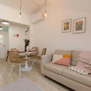 New Bright And Cozy In Graca , Lisbon Portugal